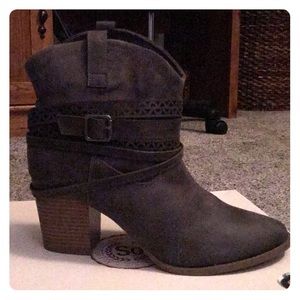 Ankle boots